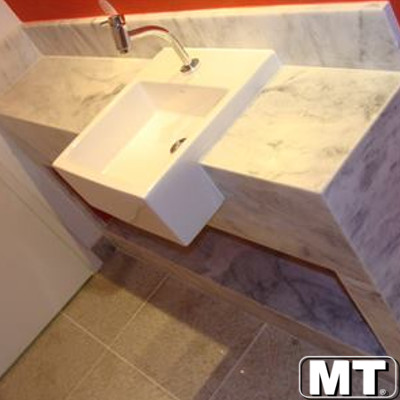 Lavatório em Branco Comum com Cuba Sobreposta