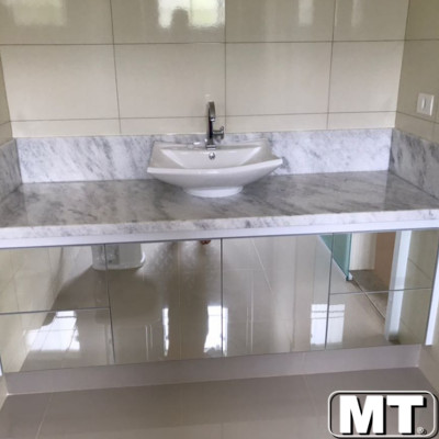 Lavatório em Branco Comum com Cuba de apoio