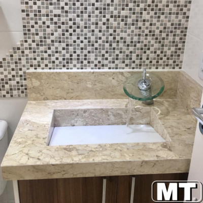 Lavatório em Travertino e Branco Prime com Cuba esculpida