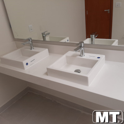 Lavatório em Branco Prime com cuba embutida