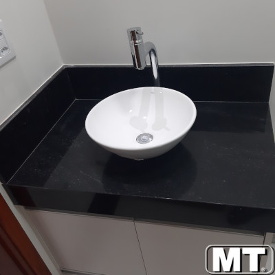 Lavatório em Preto Negresco com cuba de apoio