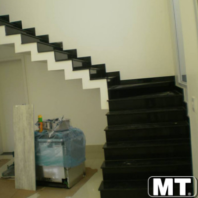 escada em Preto São Gabriel