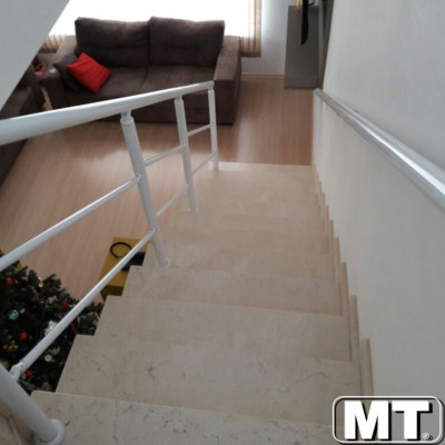 Escada em Crema Marfil