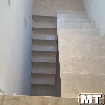 Escada em Travertino