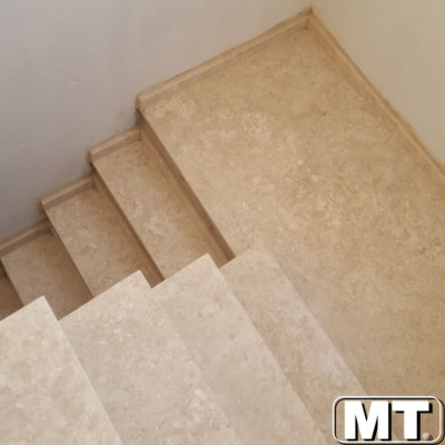 Escada em Travertino