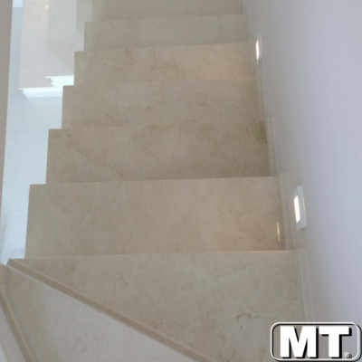 Escada em Crema Marfil