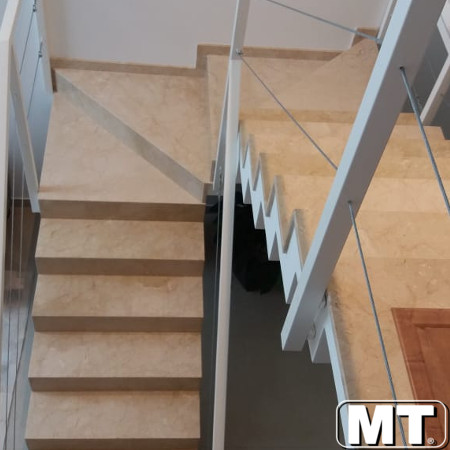 Escada em Crema Marfil