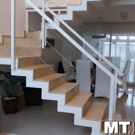 Escada em Crema Marfil