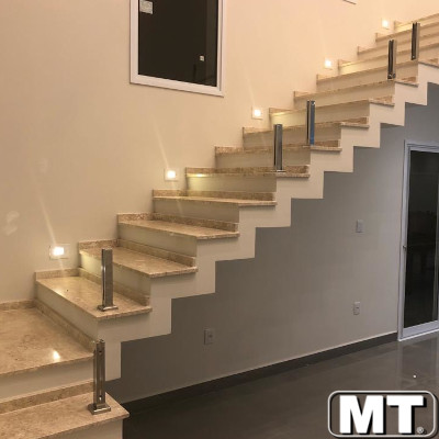 Escada em Travertino